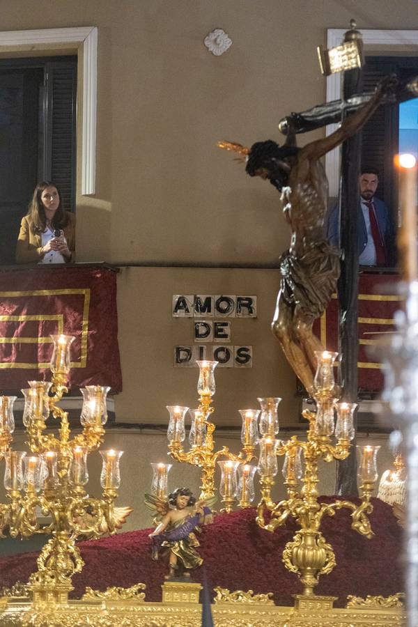 Paso de la Hermandad del Amor por la calle Amor de Dios