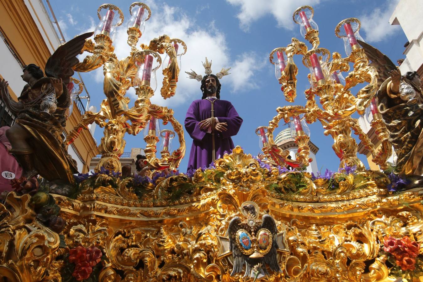 Salida de la Hermandad de Santa Genoveva por las calles del Tiro de Línea