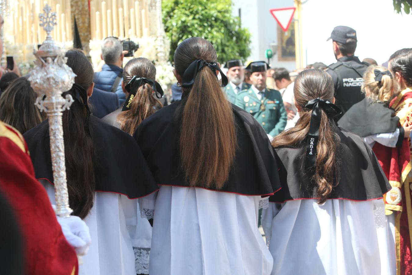 Salida de la Hermandad de Santa Genoveva por las calles del Tiro de Línea