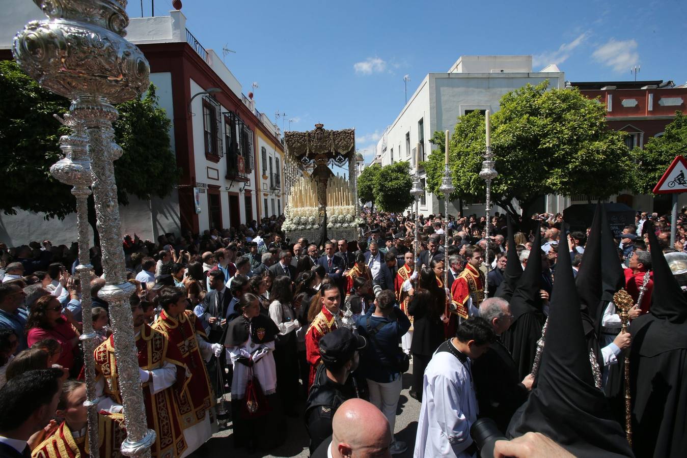 Salida de la Hermandad de Santa Genoveva por las calles del Tiro de Línea