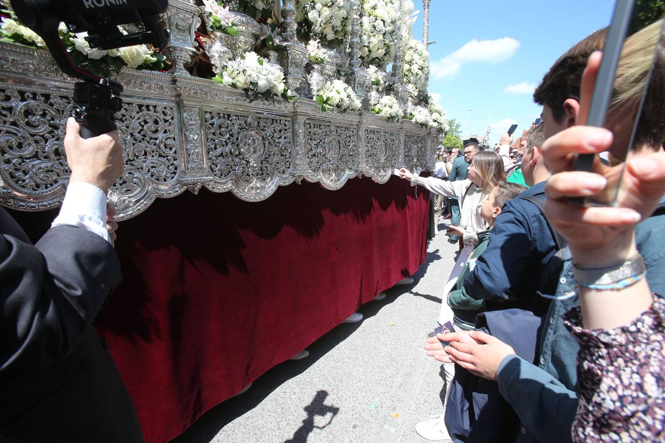 Salida de la Hermandad de Santa Genoveva por las calles del Tiro de Línea