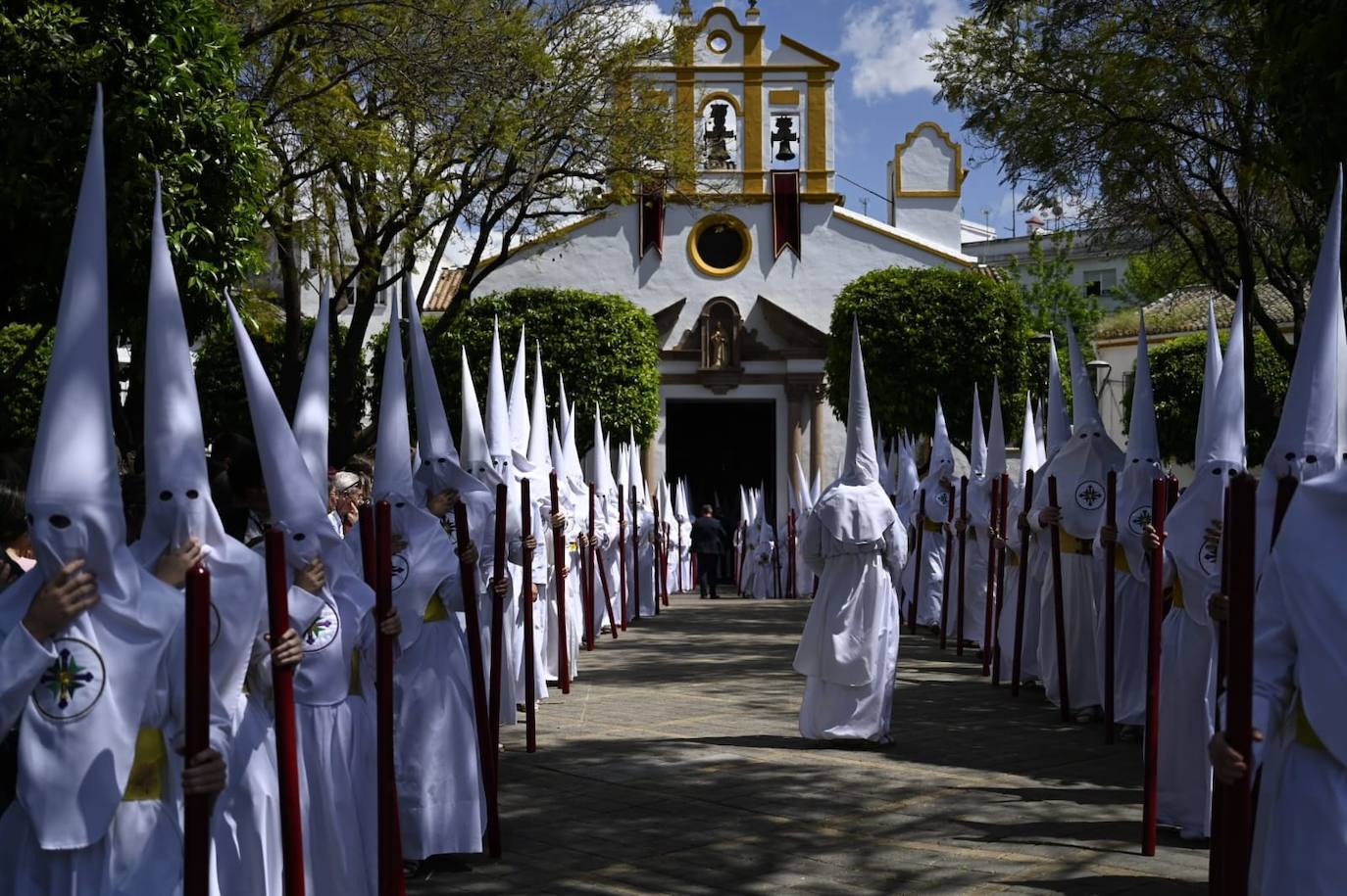 Salida de la Hermandad de San Gonzalo desde el barrio de Triana