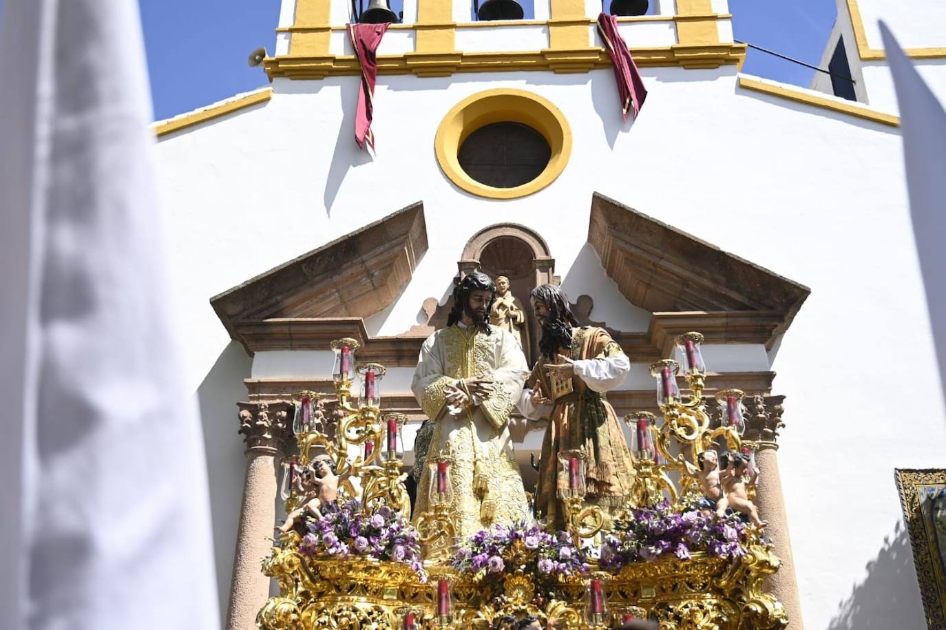 Salida de la Hermandad de San Gonzalo desde el barrio de Triana
