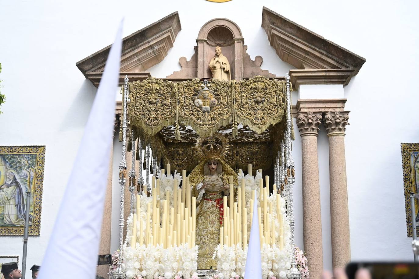 Salida de la Hermandad de San Gonzalo desde el barrio de Triana