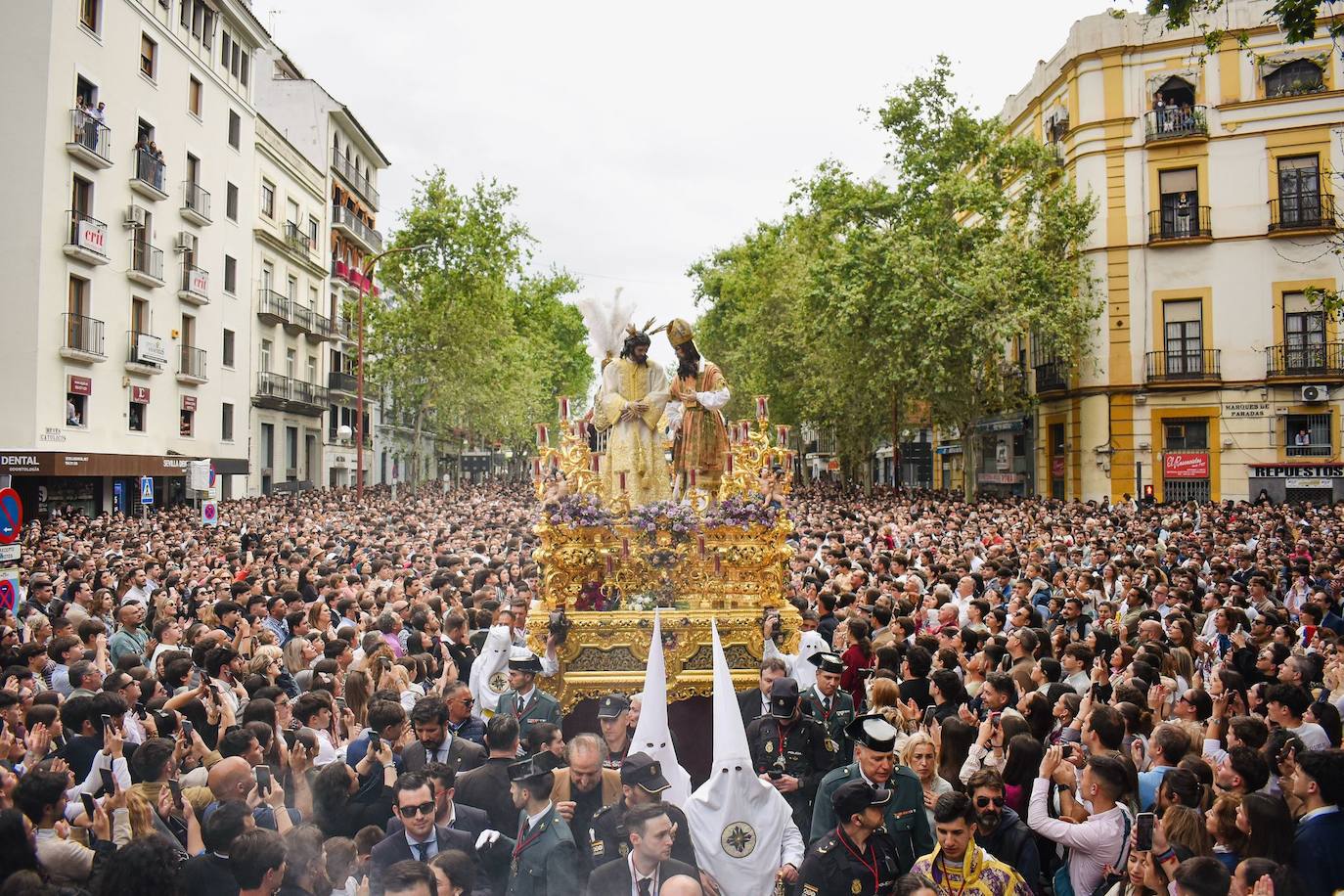 Hermandad de San Gonzalo a su paso por La Magdalena