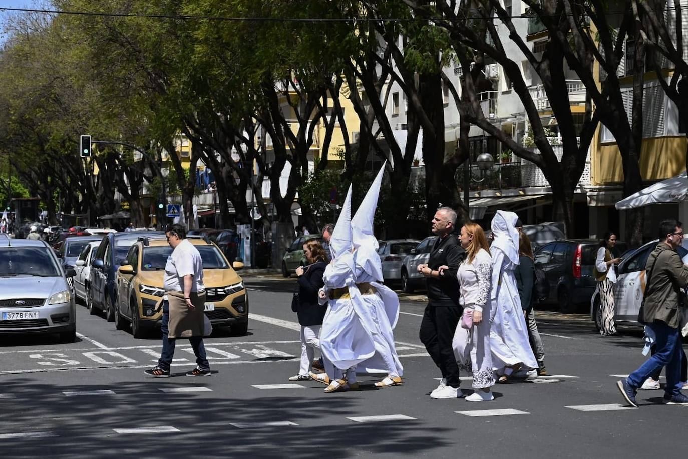 Salida de la Hermandad de San Gonzalo desde el barrio de Triana