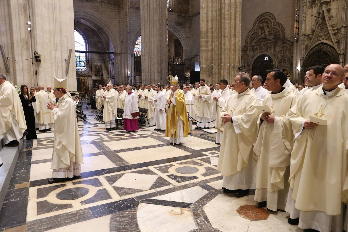 Misa Crismal en la Catedral de Sevilla en la Semana Santa de 2025
