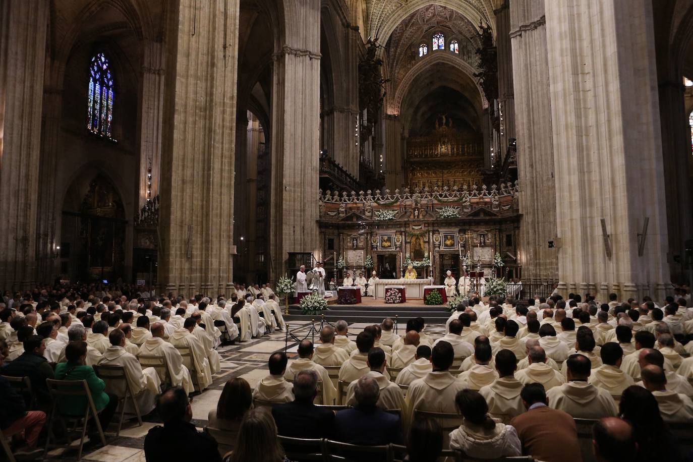 Misa Crismal en la Catedral de Sevilla en la Semana Santa de 2025