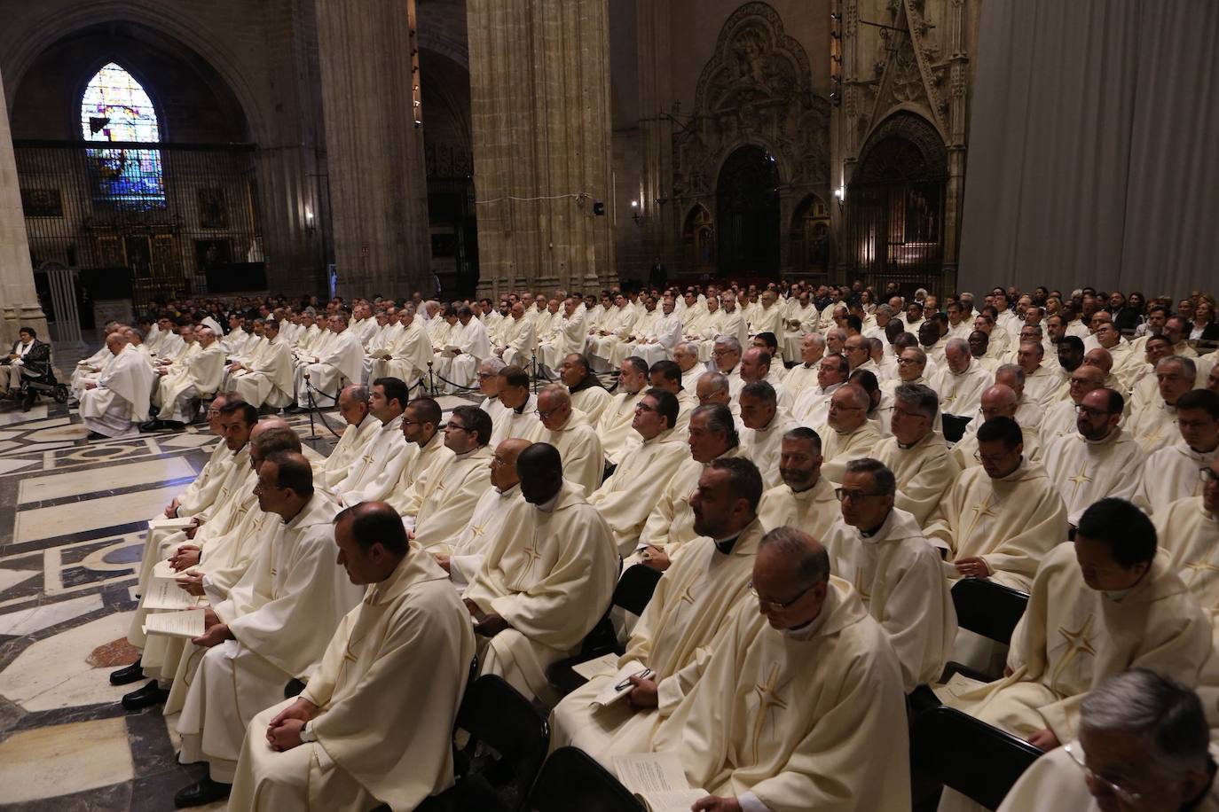 Misa Crismal en la Catedral de Sevilla en la Semana Santa de 2025