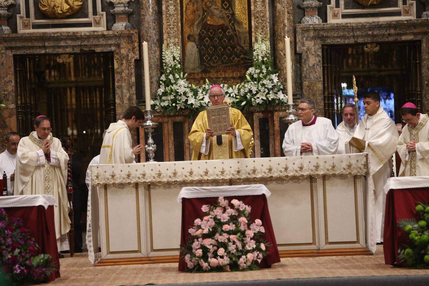Misa Crismal en la Catedral de Sevilla en la Semana Santa de 2025