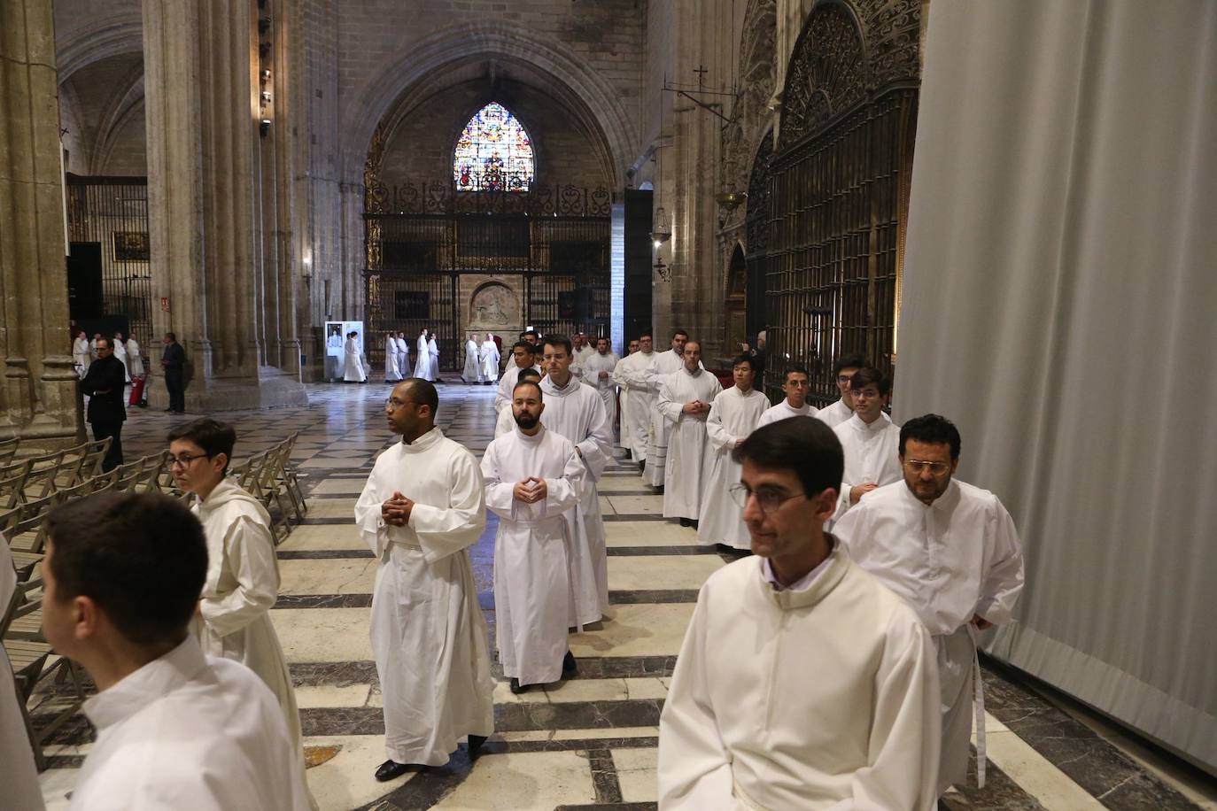Misa Crismal en la Catedral de Sevilla en la Semana Santa de 2025