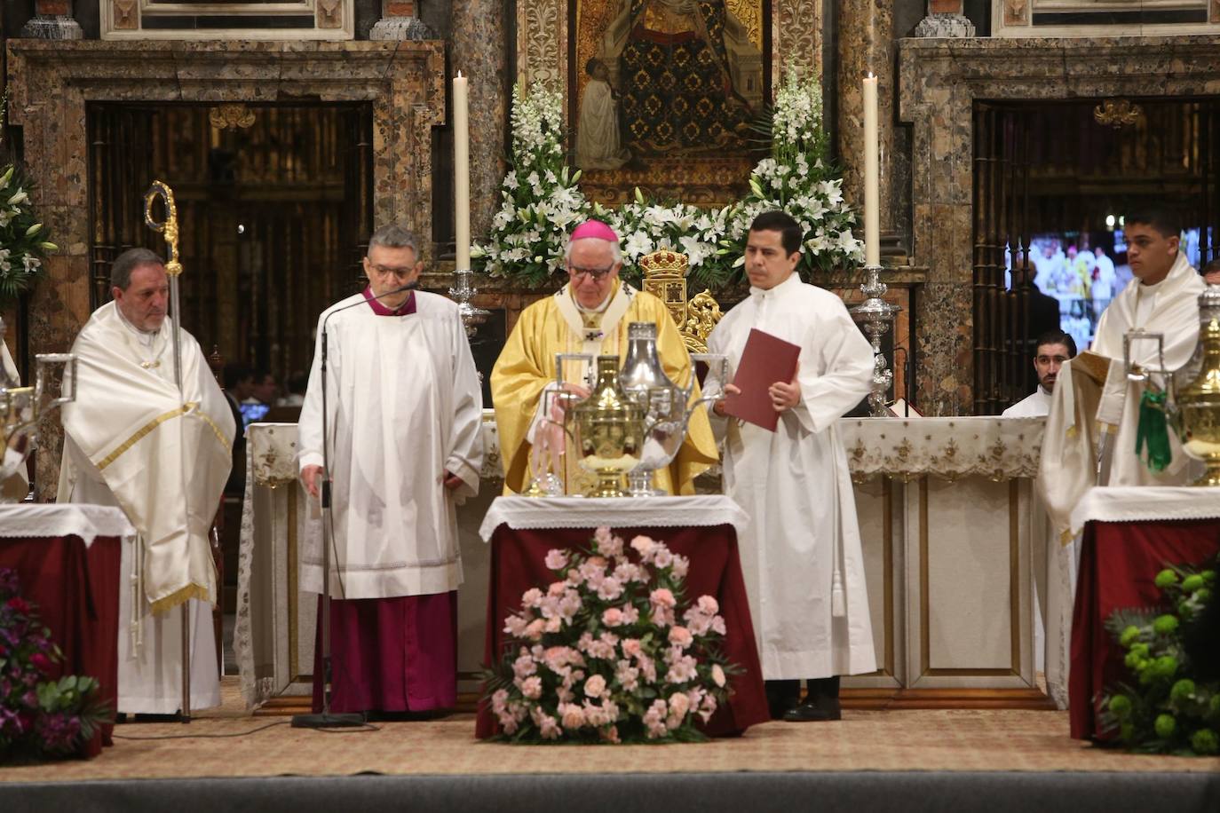 Misa Crismal en la Catedral de Sevilla en la Semana Santa de 2025