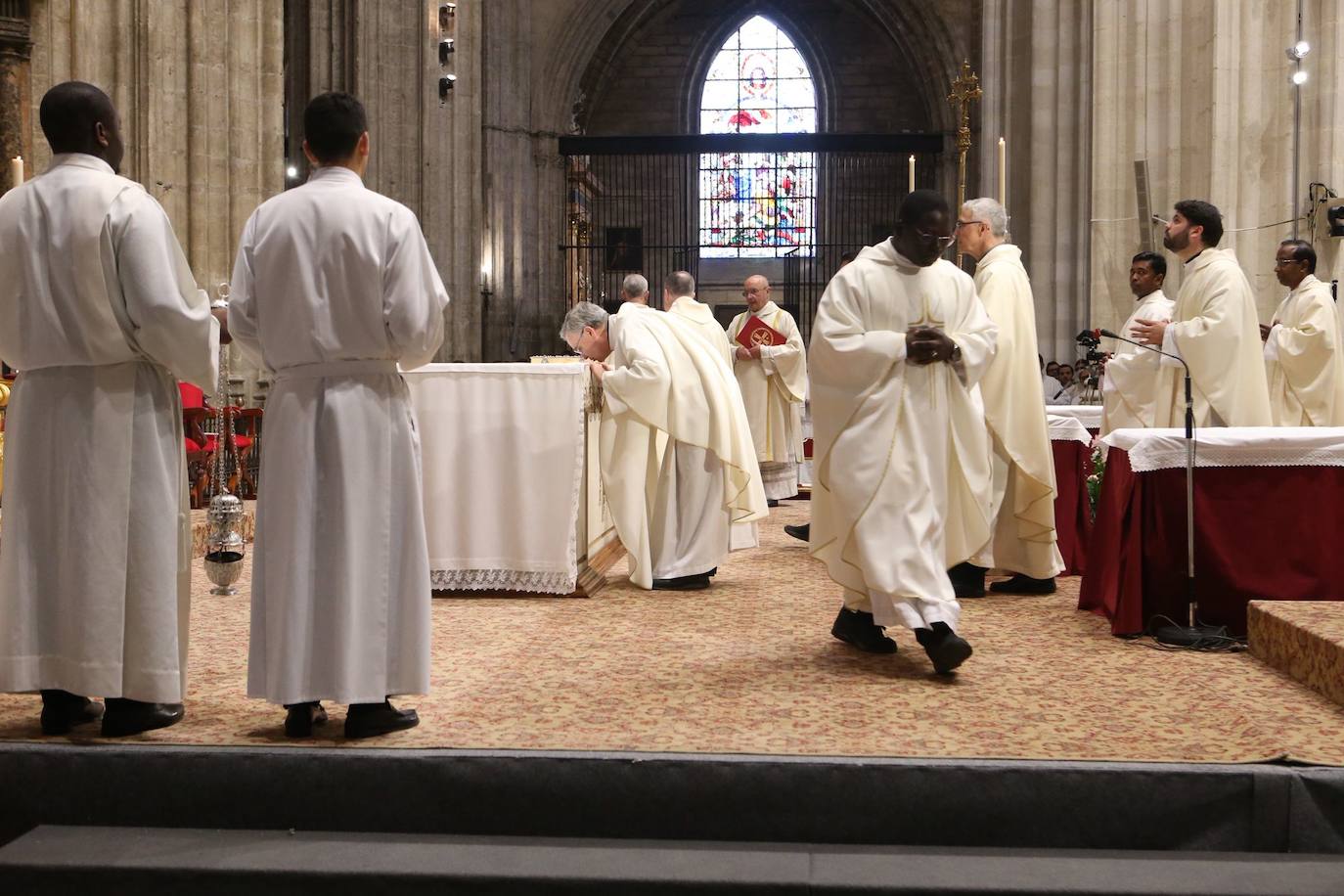 Misa Crismal en la Catedral de Sevilla en la Semana Santa de 2025