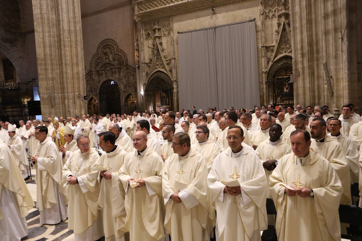 Misa Crismal en la Catedral de Sevilla en la Semana Santa de 2025