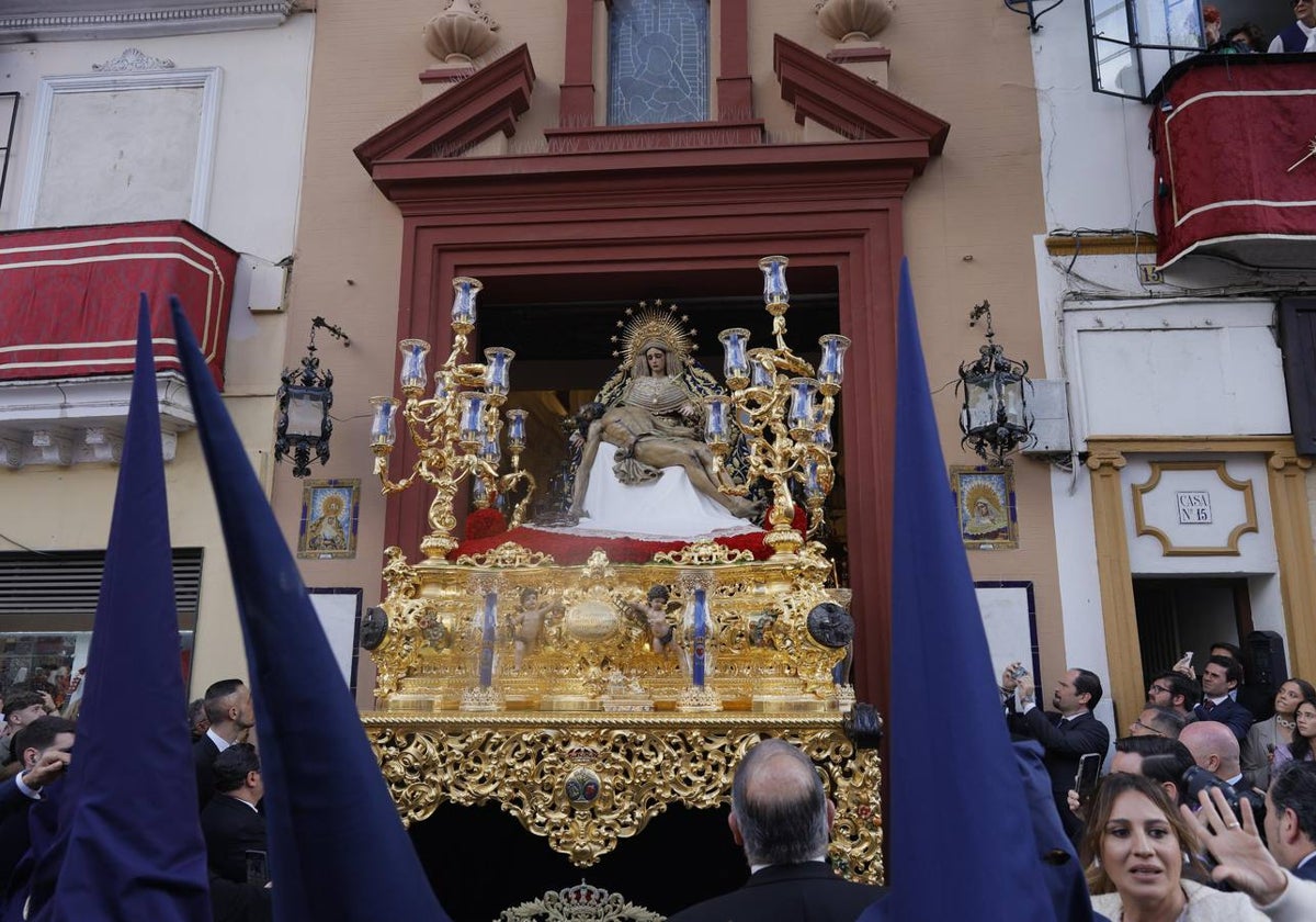 La hermandad del Baratillo es una de la cofradías que despierta más interés en la tarde del Miércoles Santo
