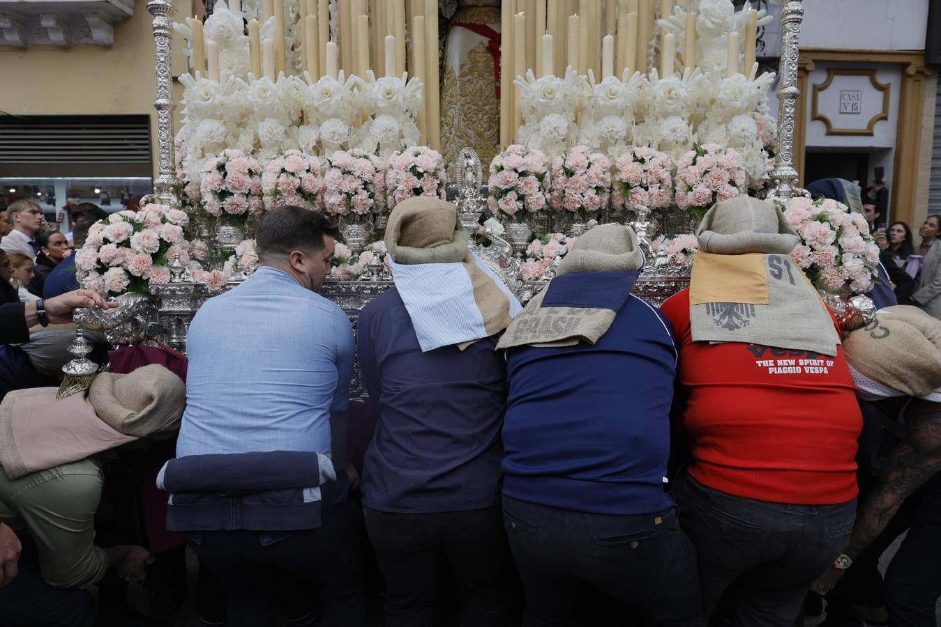 La hermandad del Baratillo es una de la cofradías que despierta más interés en la tarde del Miércoles Santo