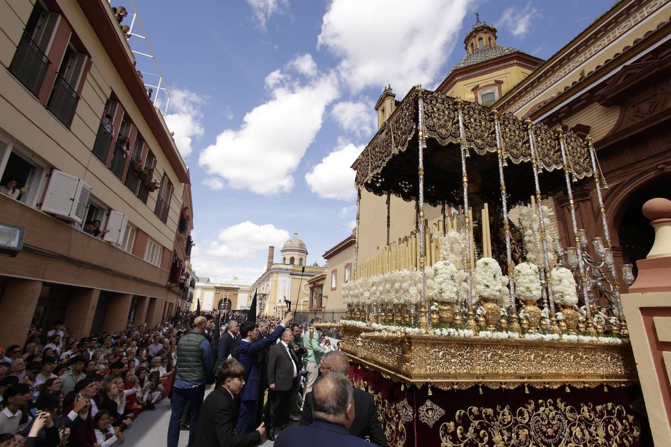 Salida de la Virgen del Refugio de la parroquia de San Bernardo