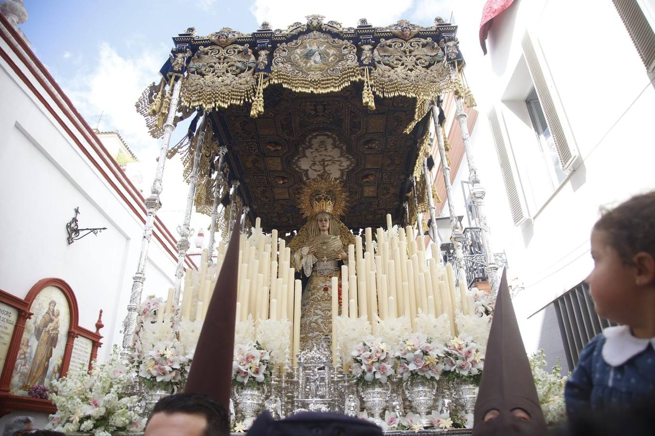 La hermandad camina hacia la Campana en un espléndido Miércoles Santo