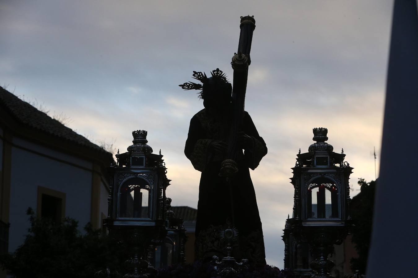 Desde la parroquia de San Vicente sale la hermandad de Las Siete Palabras