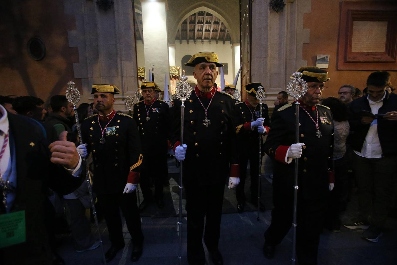 Desde la parroquia de San Vicente sale la hermandad de Las Siete Palabras