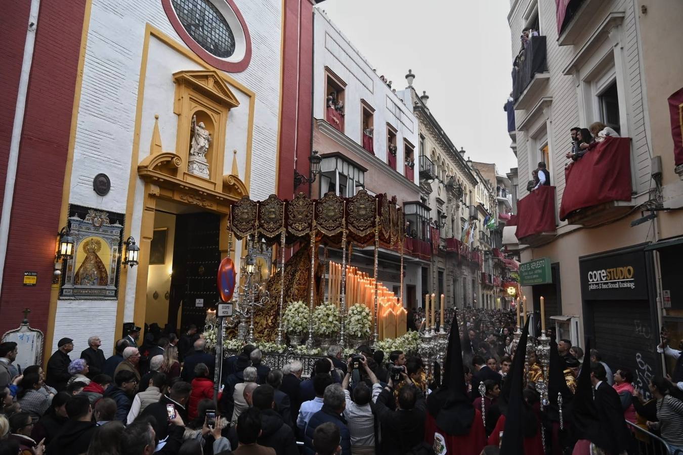 La Virgen de Regla estuvo acompañada por la banda de música de Santa Ana de Dos Hermanas
