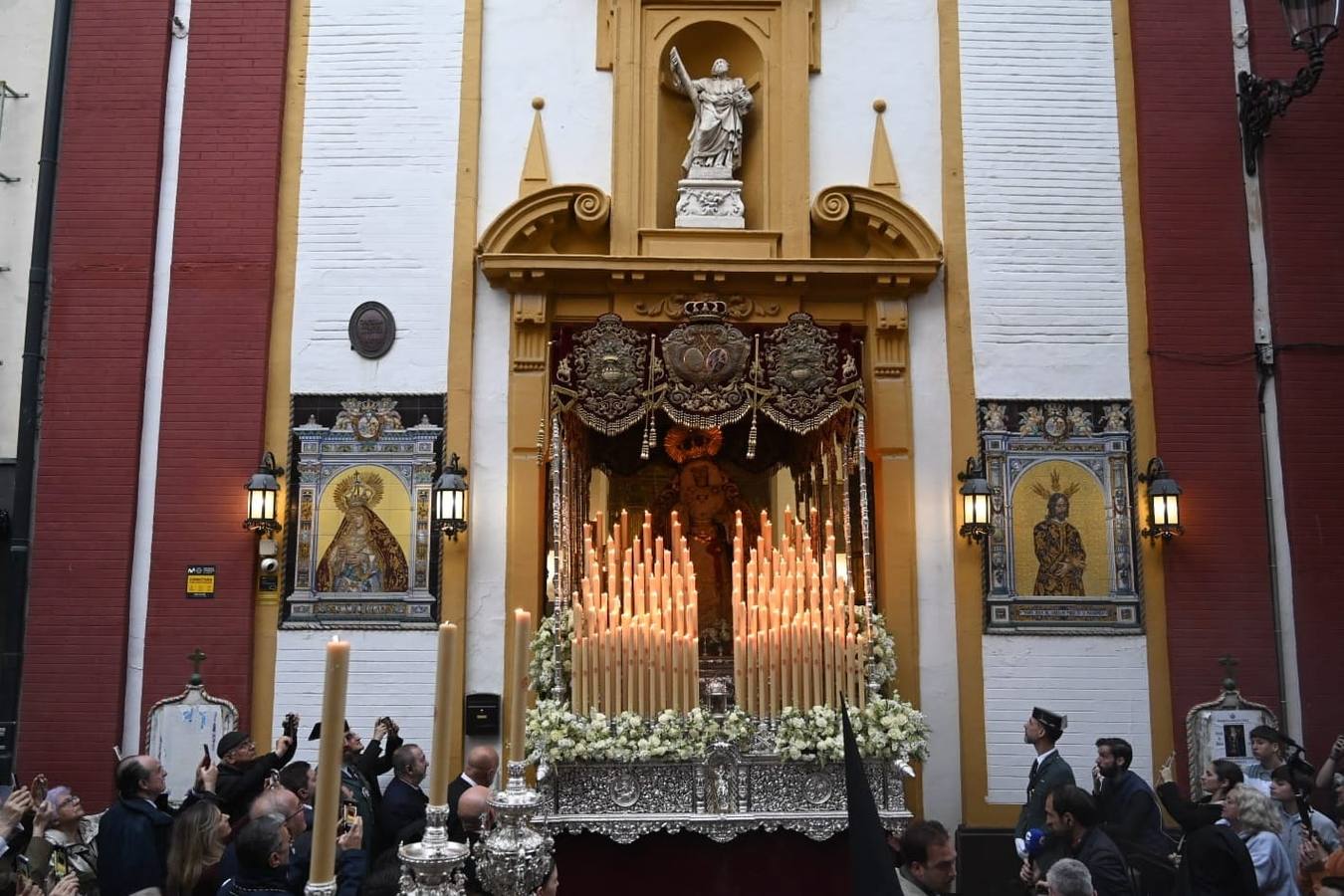 La Virgen de Regla estuvo acompañada por la banda de música de Santa Ana de Dos Hermanas