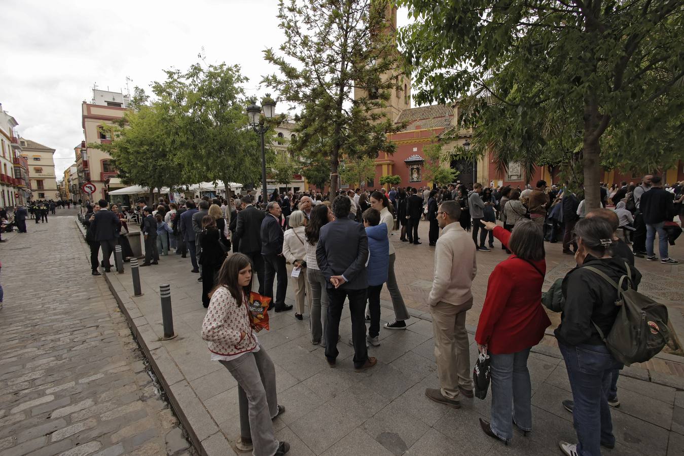 Muchas mantillas se han visto este Jueves Santo en los templos de las hermandades de la Madrugá