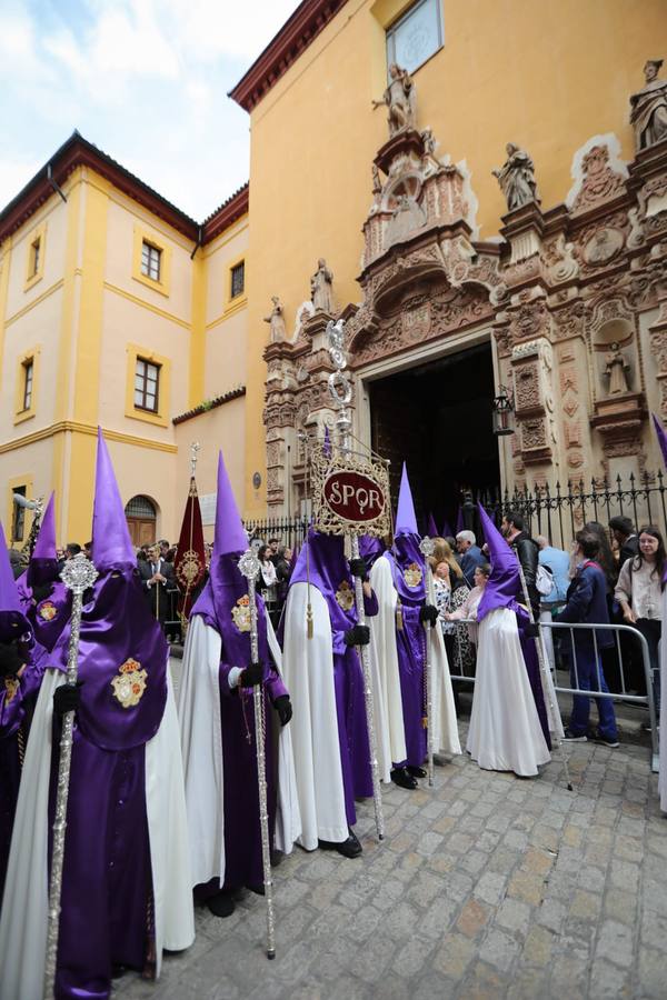 Salida de Jesús Atado a la Columna y de la Virgen de la Victoria, de la hermandad de las Cigarreras