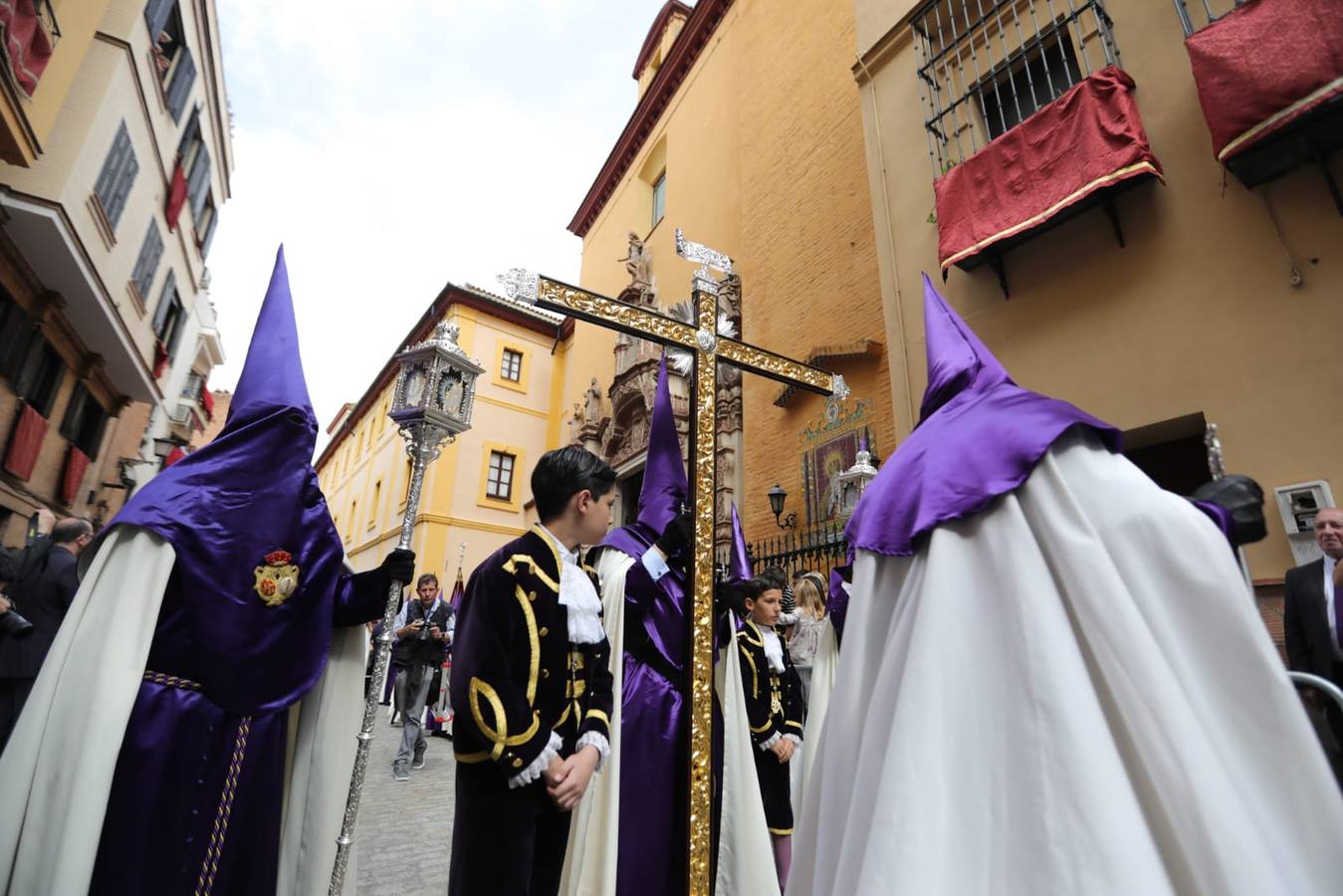 Salida de Jesús Atado a la Columna y de la Virgen de la Victoria, de la hermandad de las Cigarreras
