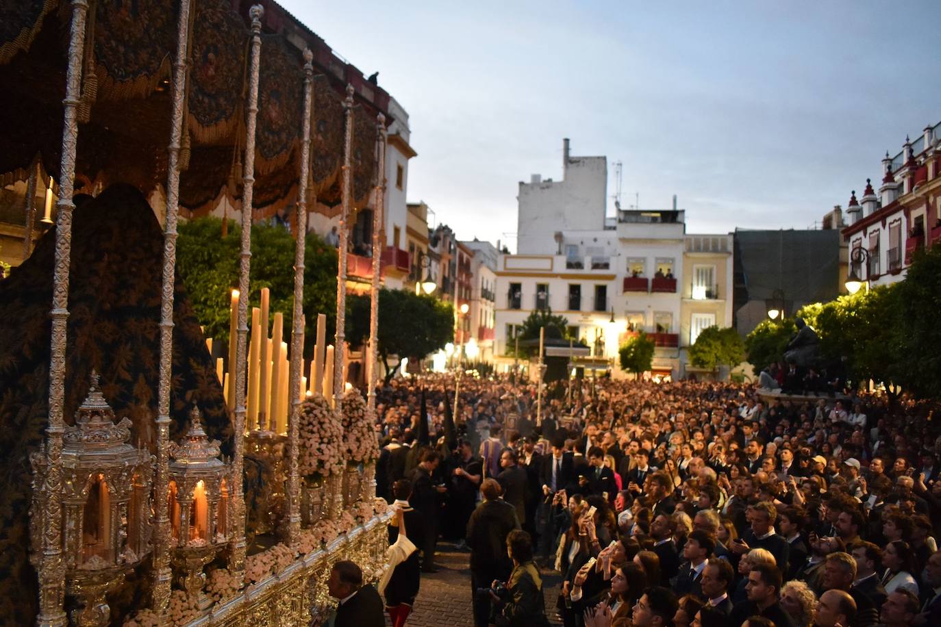 La Hermandad de la Pasión realiza su estación de penitencia este Jueves Santo