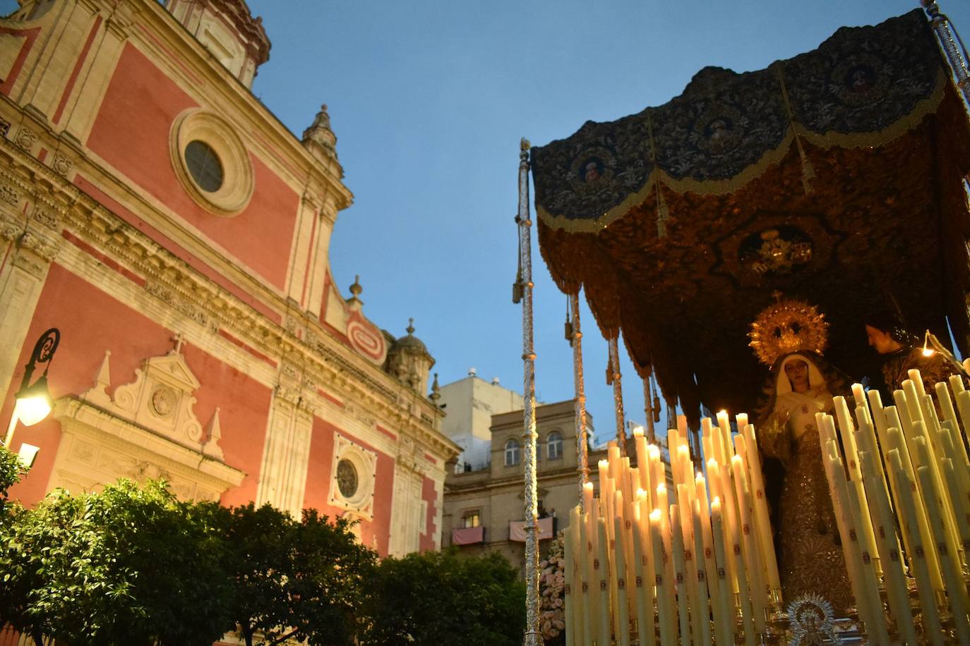 La Hermandad de la Pasión realiza su estación de penitencia este Jueves Santo