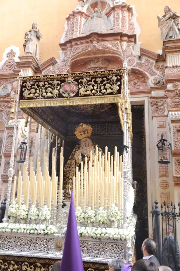 Salida de Jesús Atado a la Columna y de la Virgen de la Victoria, de la hermandad de las Cigarreras
