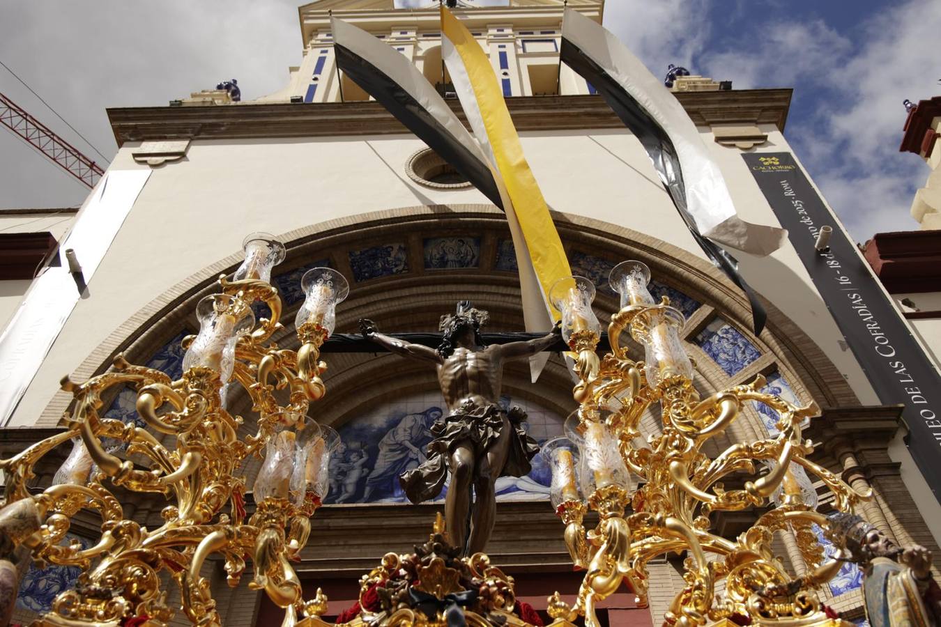 Salida de la Hermandad del Cachorro en la Semana Santa de Sevilla 2025 