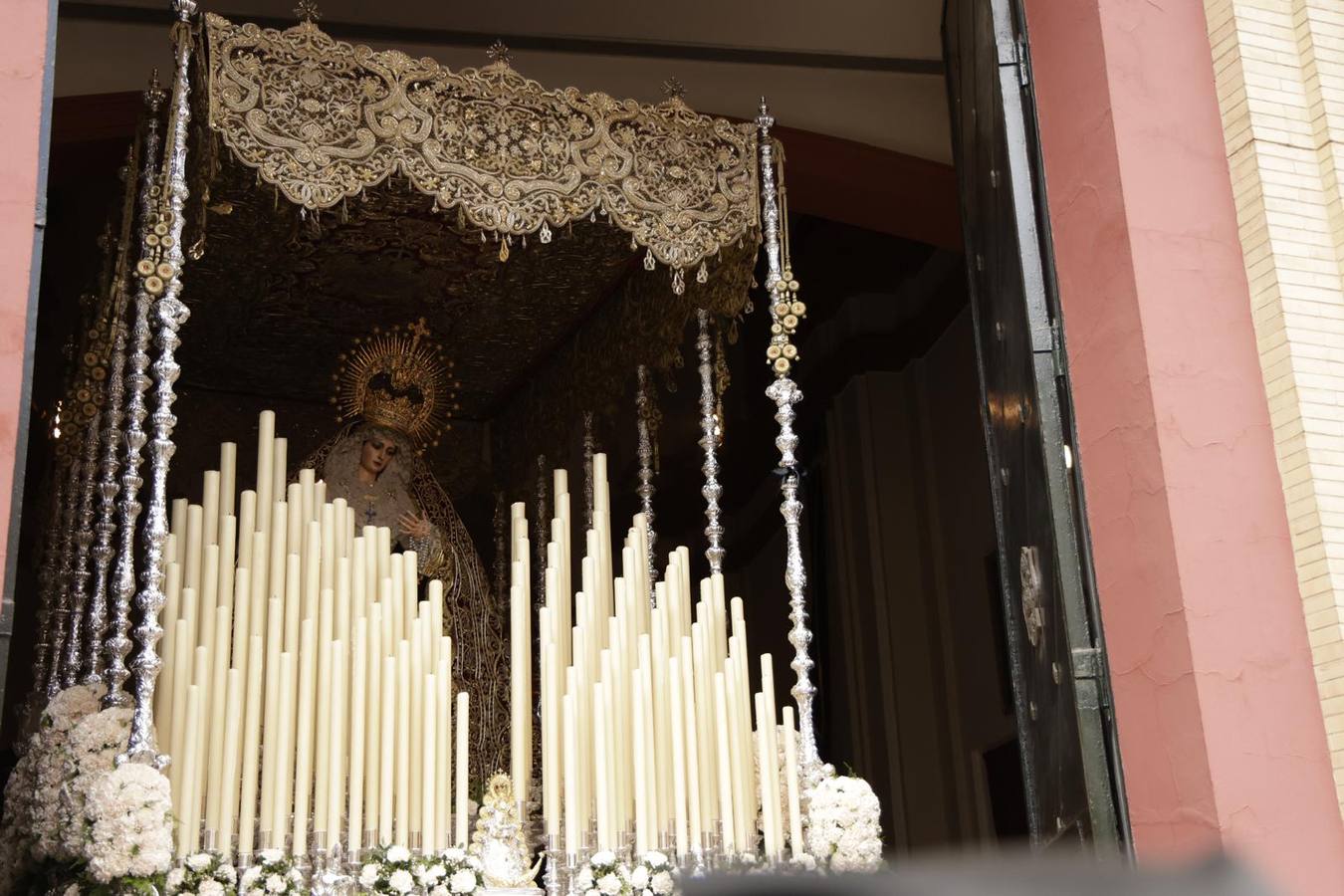 Salida de la Hermandad del Cachorro en la Semana Santa de Sevilla 2025 