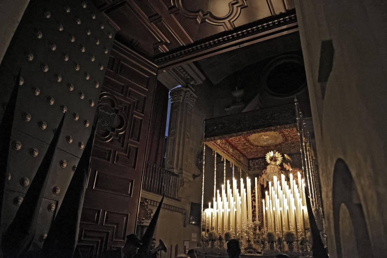 Salida de la Hermandad del Gran Poder en la Semana Santa de Sevilla 2025