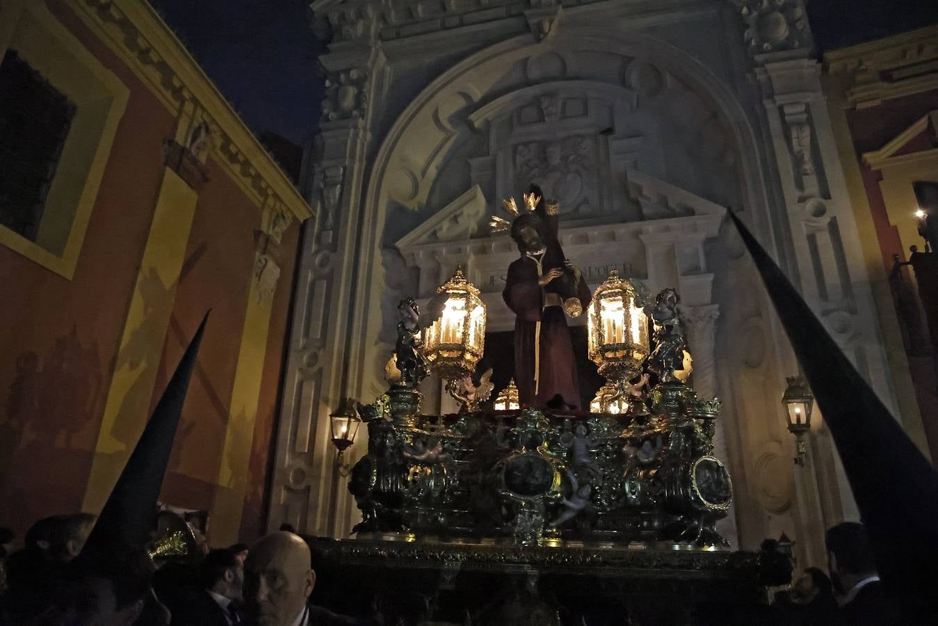 Salida de la Hermandad del Gran Poder en la Semana Santa de Sevilla 2025