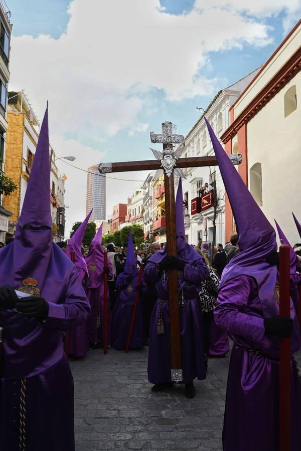 Salida de la Hermandad de La O desde la calle Castilla