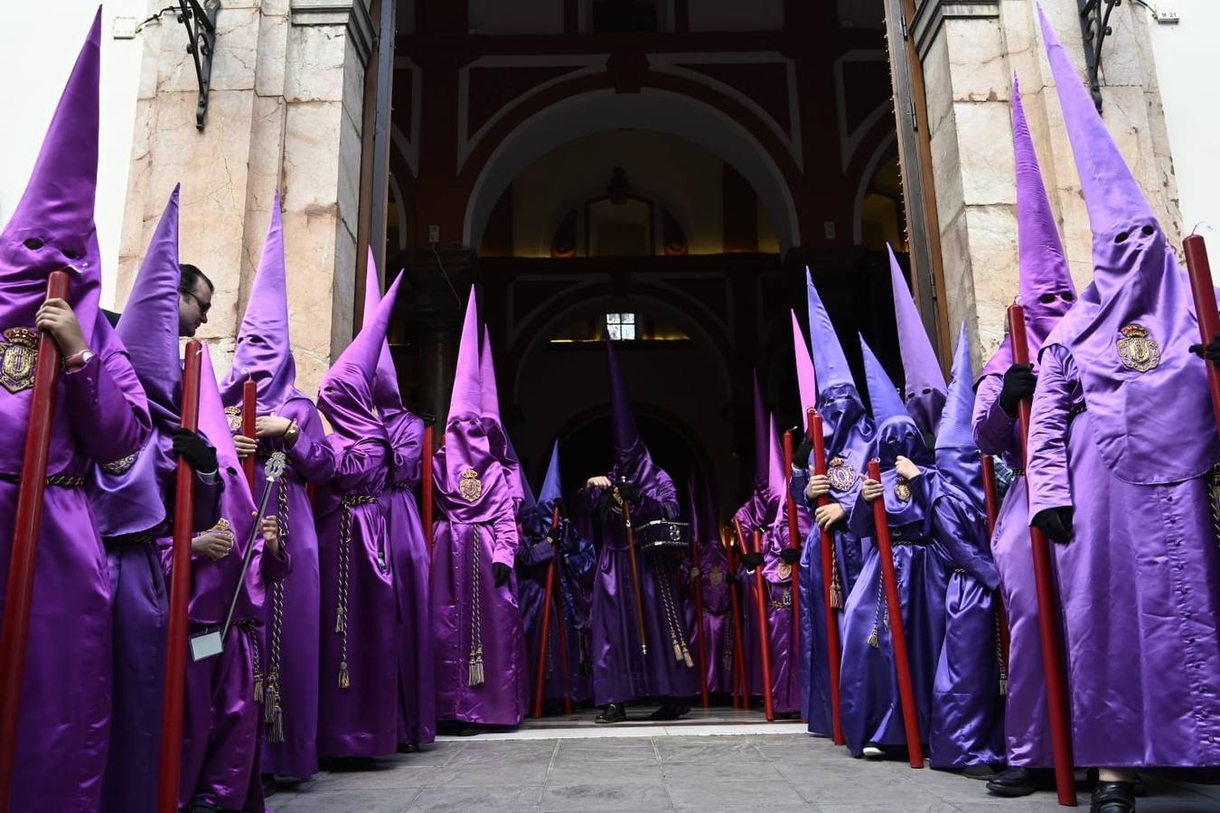 Salida de la Hermandad de La O desde la calle Castilla