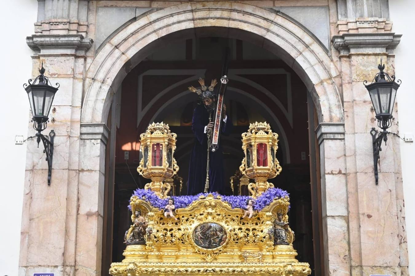 Salida de la Hermandad de La O desde la calle Castilla