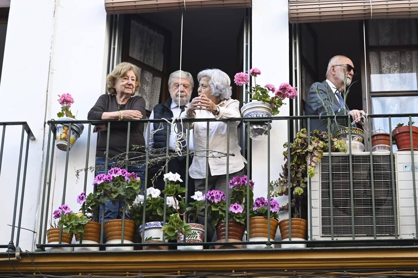 Salida de la Hermandad de La O desde la calle Castilla