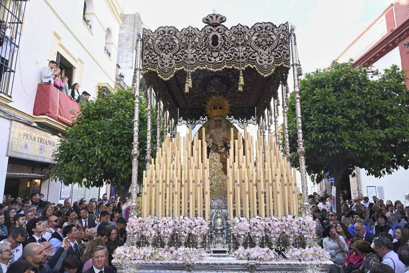 Salida de la Hermandad de La O desde la calle Castilla