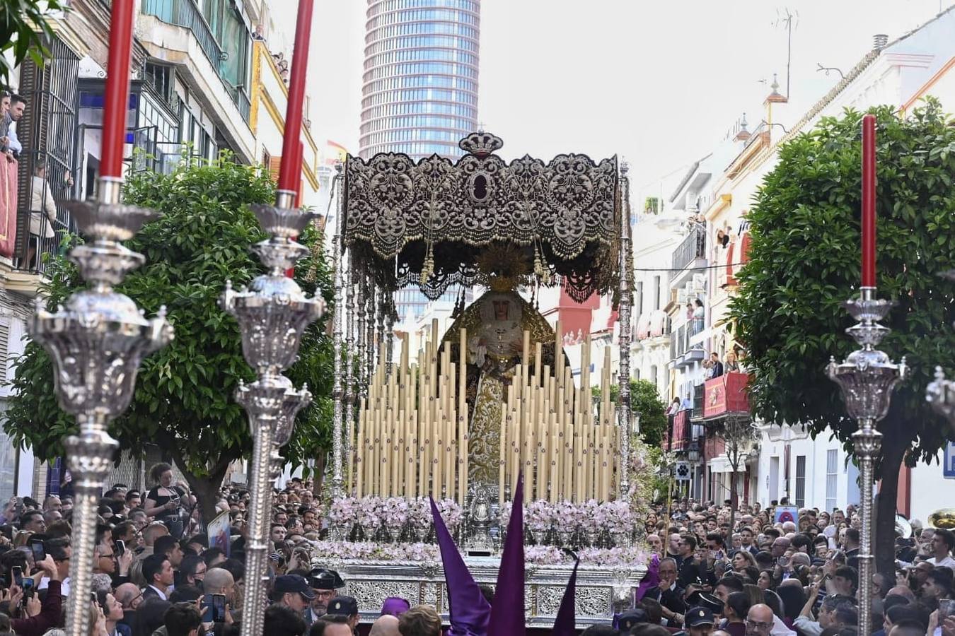 Salida de la Hermandad de La O desde la calle Castilla