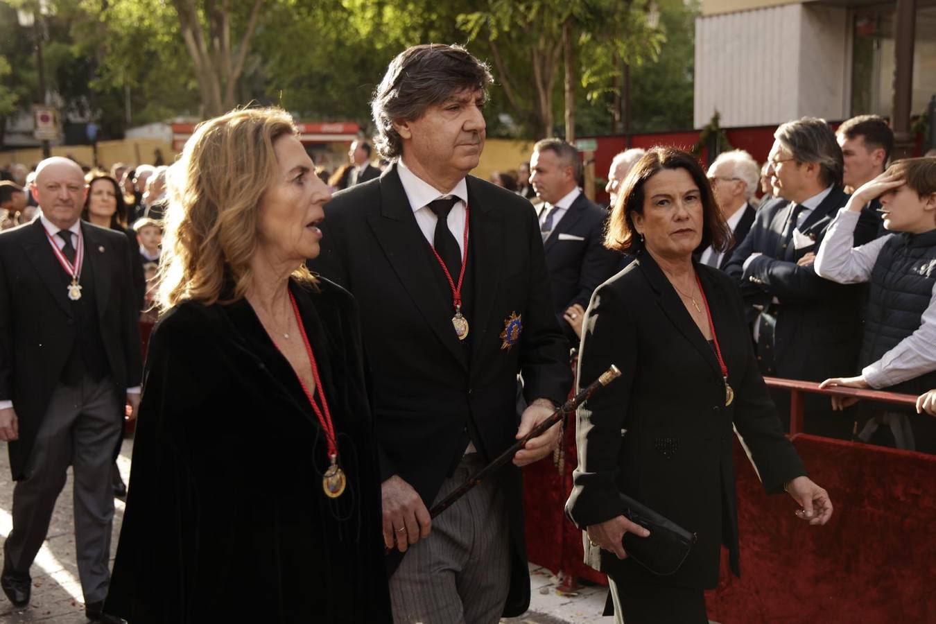 Procesión del Santo Entierro, en la que la hermandad ha estado acompañada por un cortejo con las principales autoridades de los distintos estamentos de la ciudad