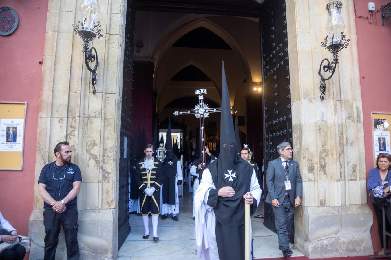 Salida de la hermandad de la Soledad, este Sábado Santo