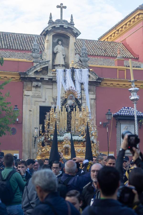 Salida de la hermandad de la Soledad, este Sábado Santo