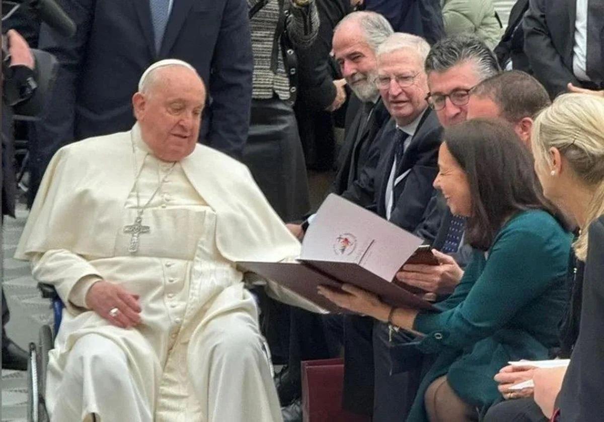 El Papa Francisco recibió el pasado mes de enero a la delegación andaluza que prepara la Gran Procesión en Roma