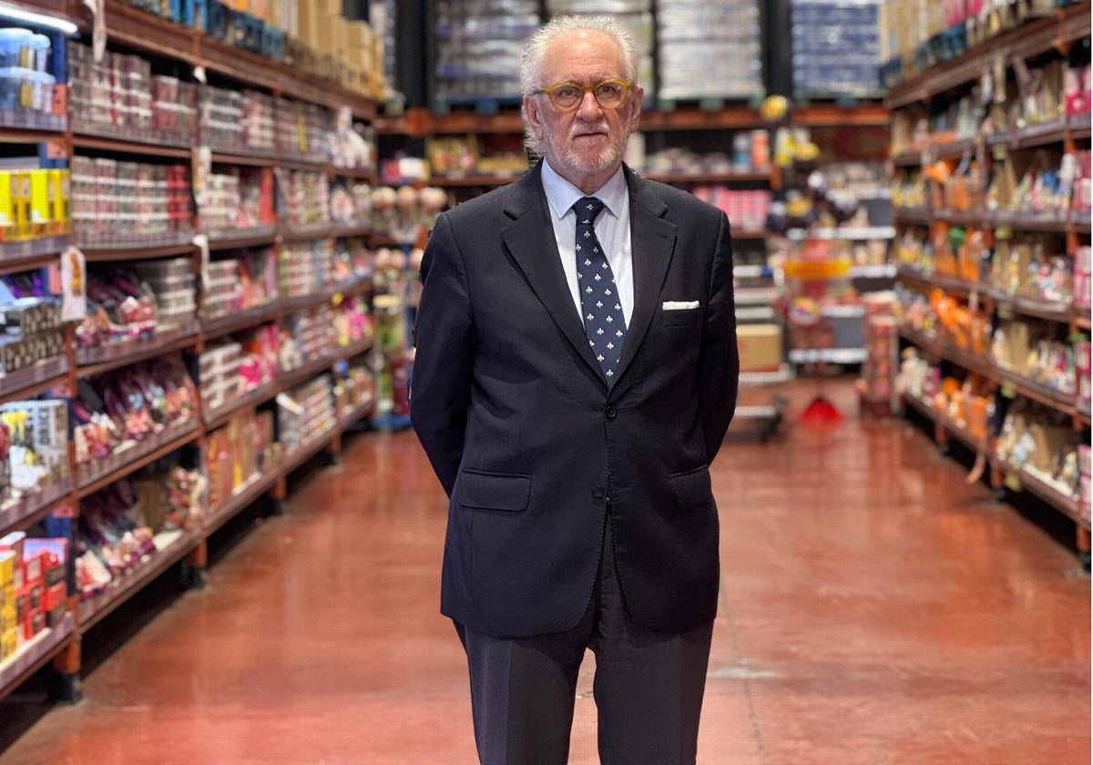 Antonio Arroyo, director general de Confisur, en uno de sus almacenes