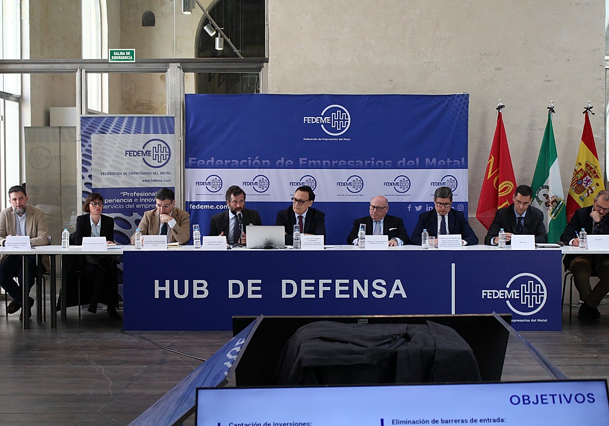 Mesa constitutiva de la primera reunión del hub de defensa impulsado por Fedeme