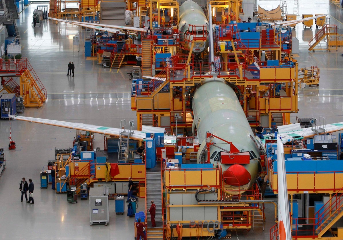 Modelos del A-320 en la última fase de ensamblaje en una de las factorías del constructor europeo