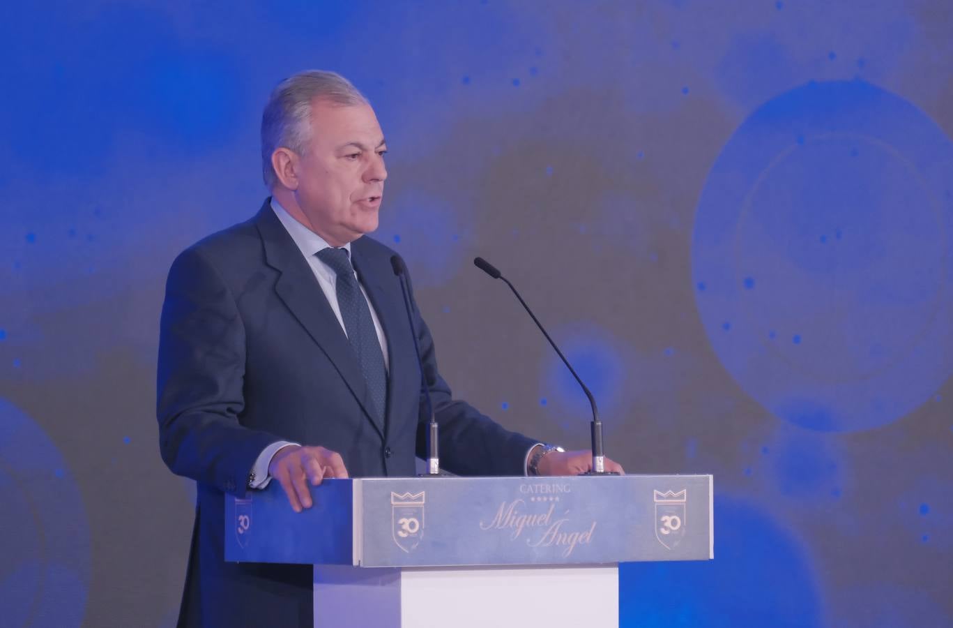 Amigos y colaboradores del Catering Miguel Ángel llenaron el Casino de la Exposición para celebrar el 30 aniversario de la empresa